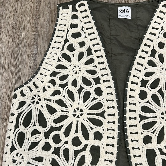 ZARA QUILTED WAISTCOAT WITH EMBROIDERY VEST - Picture 2 of 10